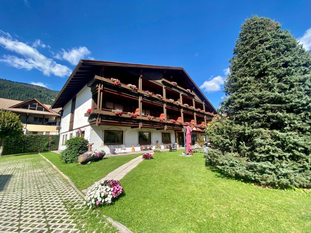 Hotel Garni LIVING Innichen Exterior foto